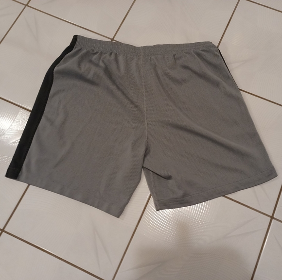 4/$40 Men's Gray Athletic Shorts - Size XL - Picture 1 of 5